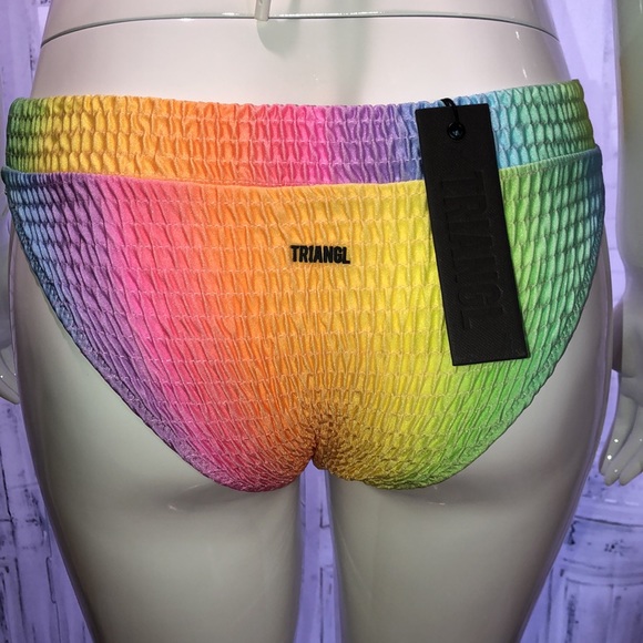 Rare Rainbow ruffle style swimsuit Set. (P7) - Picture 7 of 7